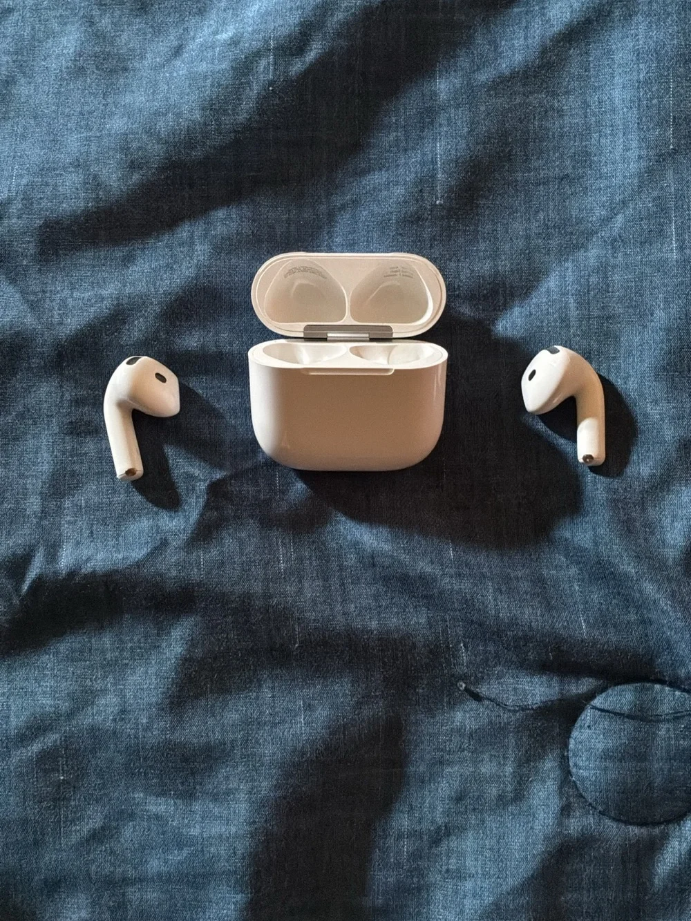 Wireless Earbuds Charging Case - White